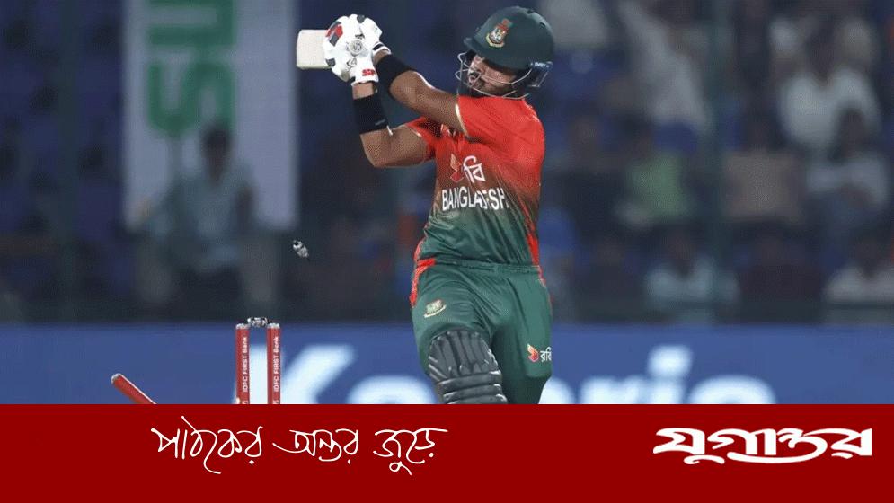 প্রথম ওভারেই আউট ইমন