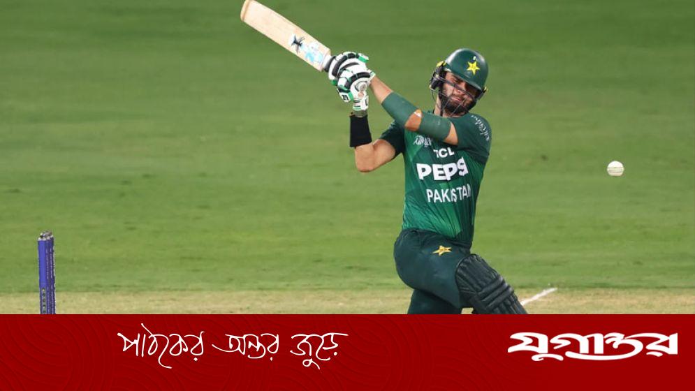 এক ওভারে তিনবার বাঁচলেন, অবশেষে আউট আফ্রিদি