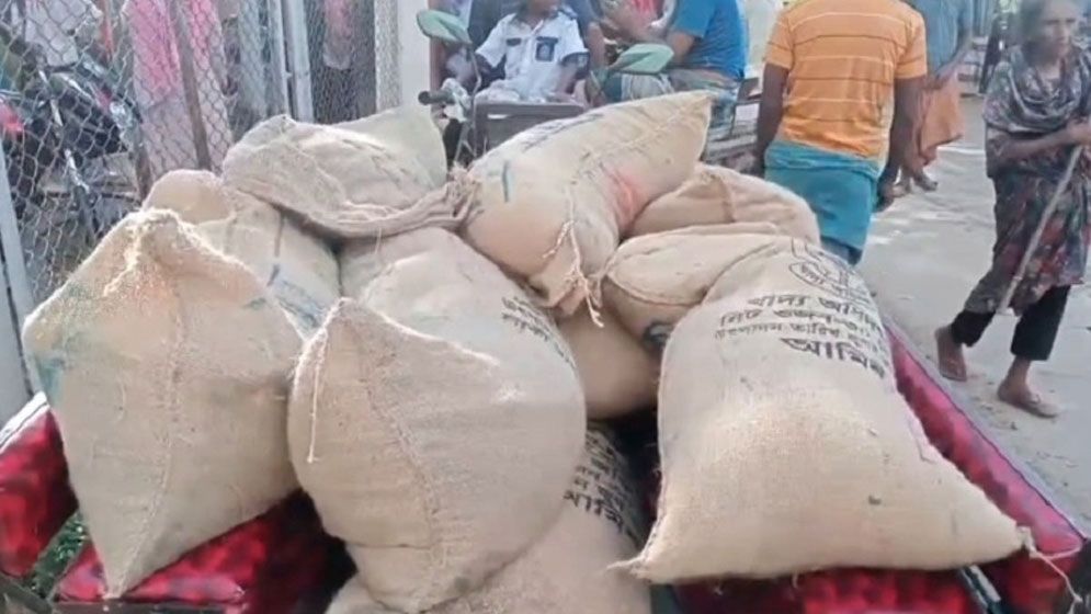 ‘এ চাল ছাগলও খাবে না’