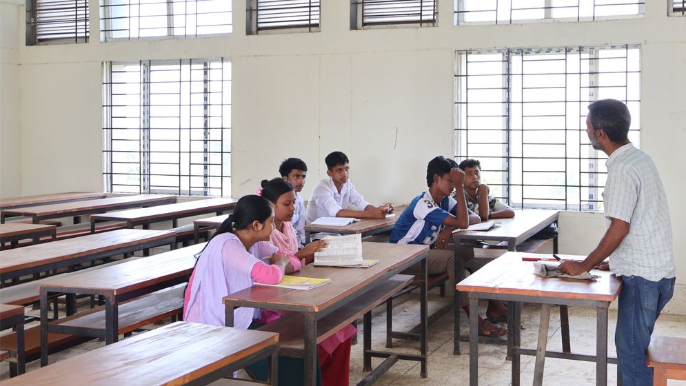 তিন মাসে বিদ্যালয়ে প্রধান শিক্ষক মাত্র সাত দিন উপস্থিত!