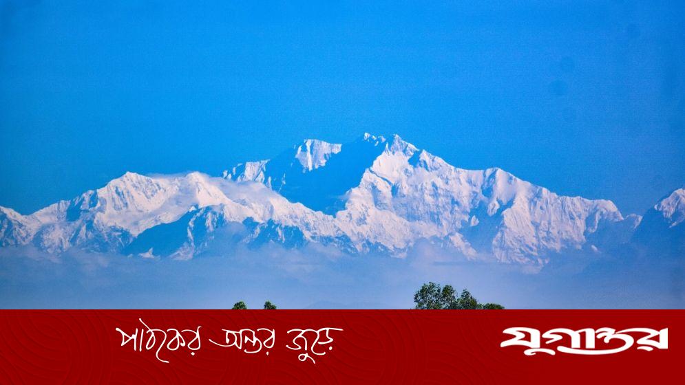 আকাশজুড়ে কাঞ্চনজঙ্ঘার উঁকি, এক অভূতপূর্ব শরতের সকাল