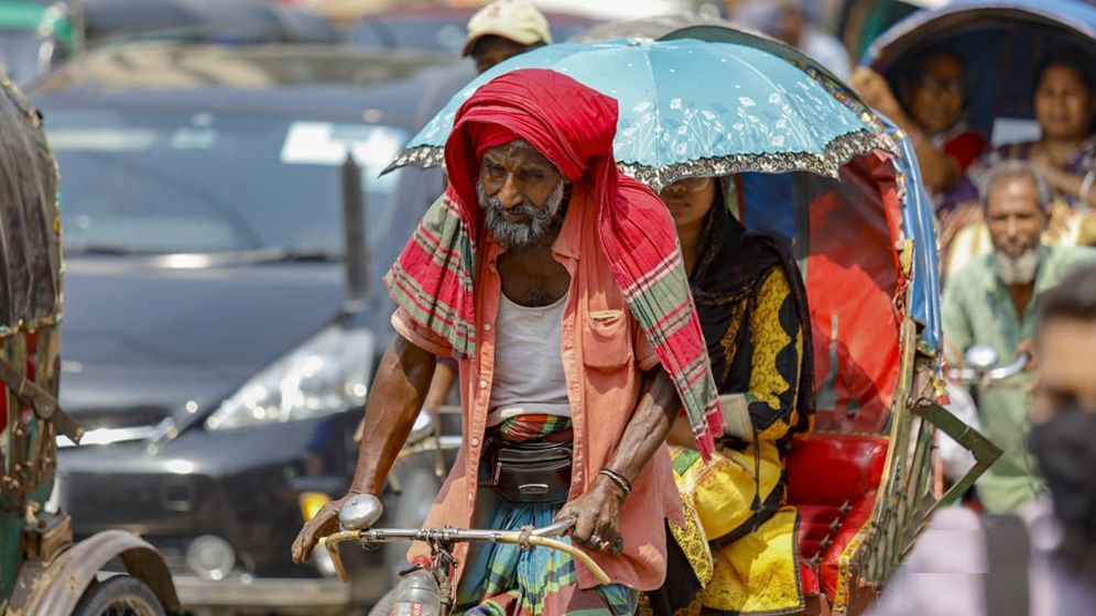 ঢাকায় ভ্যাপসা গরম, বৃষ্টি নিয়ে যে বার্তা দিল আবহাওয়া অফিস