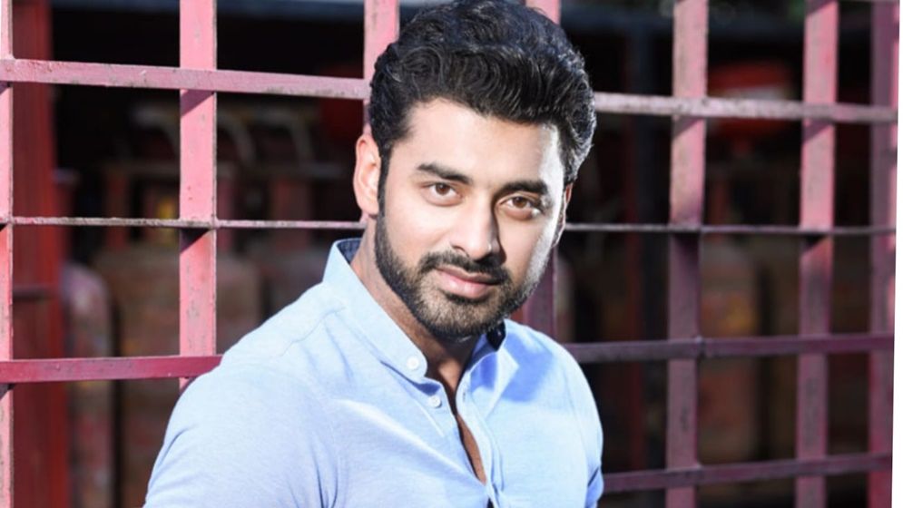 অঙ্কুশের ওপর ঝাঁপিয়ে পড়লেন মেয়ে ভক্তরা, অতঃপর...
