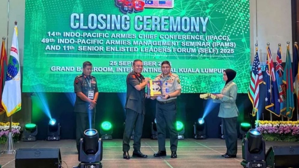 মালয়েশিয়া সফর শেষে দেশে ফিরলেন সেনাপ্রধান