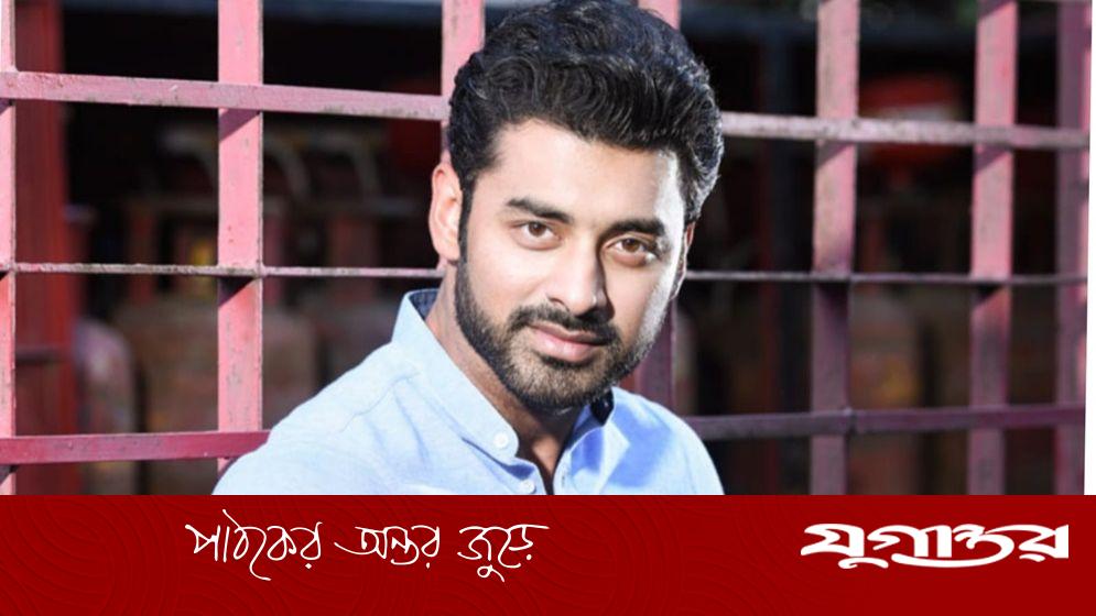অঙ্কুশের ওপর ঝাঁপিয়ে পড়লেন মেয়ে ভক্তরা, অতঃপর...