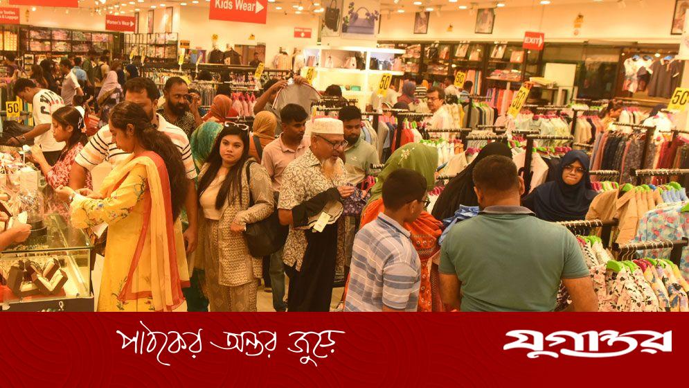 দুর্গোৎসবে সর্বত্র কেনাকাটার ধুম