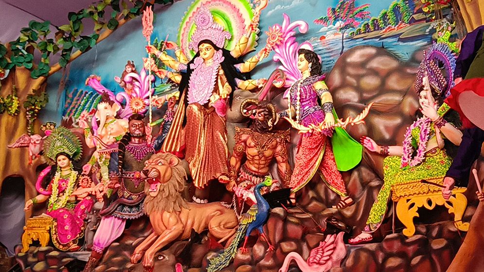 ফরিদপুরে এক মণ্ডপে ১৫১ প্রতিমা