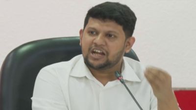 বিএনপি-জামায়াত ভাগ-ভাটোয়ারা করে প্রশাসন দখল করেছে: তথ্য উপদেষ্টা