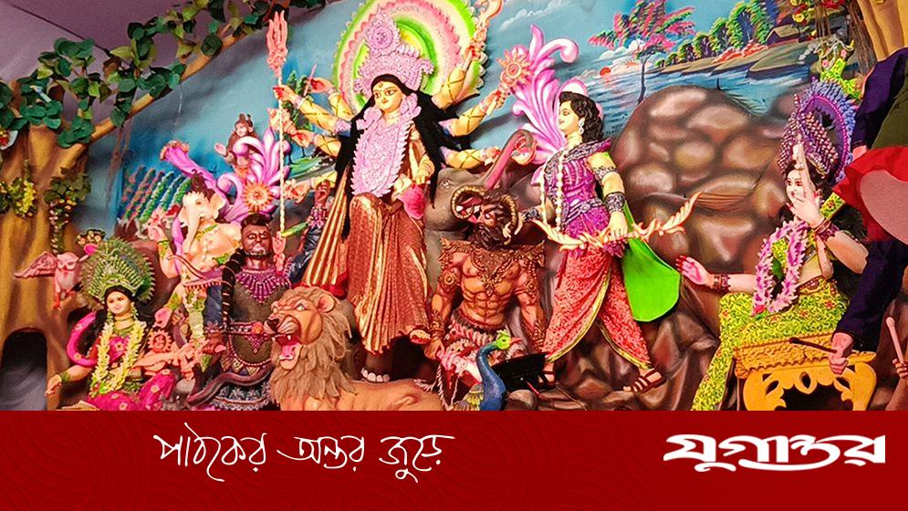 ফরিদপুরে এক মণ্ডপে ১৫১ প্রতিমা