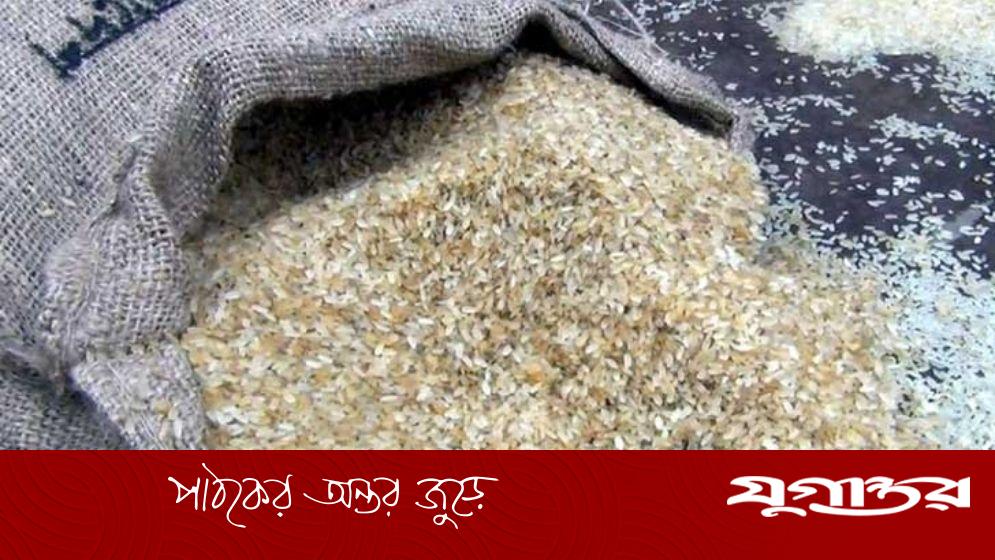 পচা চাল মজুতের হোতারা আড়ালে
