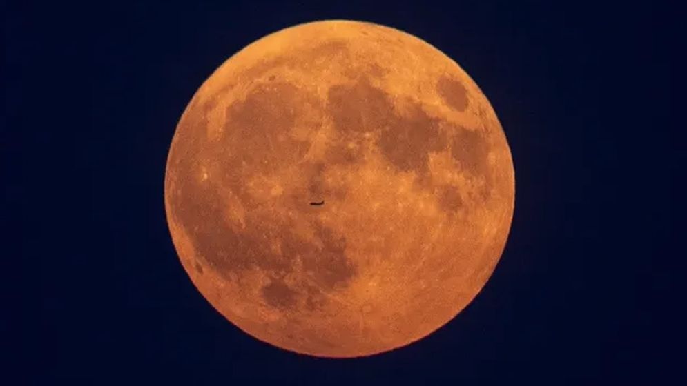 আকাশে সুপারমুন দেখা যাবে যেদিন