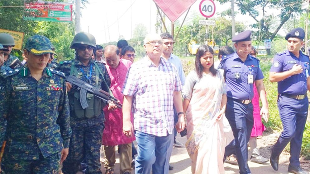 মীরসরাই পূজামণ্ডপে উপদেষ্টা ফারুক-ই আজম