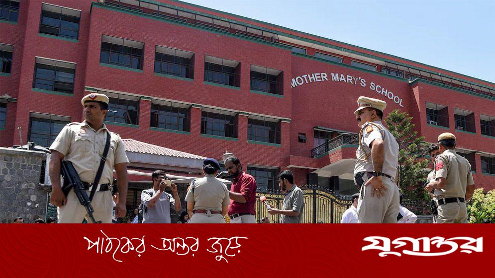 নয়াদিল্লির ৩ শতাধিক স্কুল ও বিমানবন্দরে বোমা হামলার হুমকি