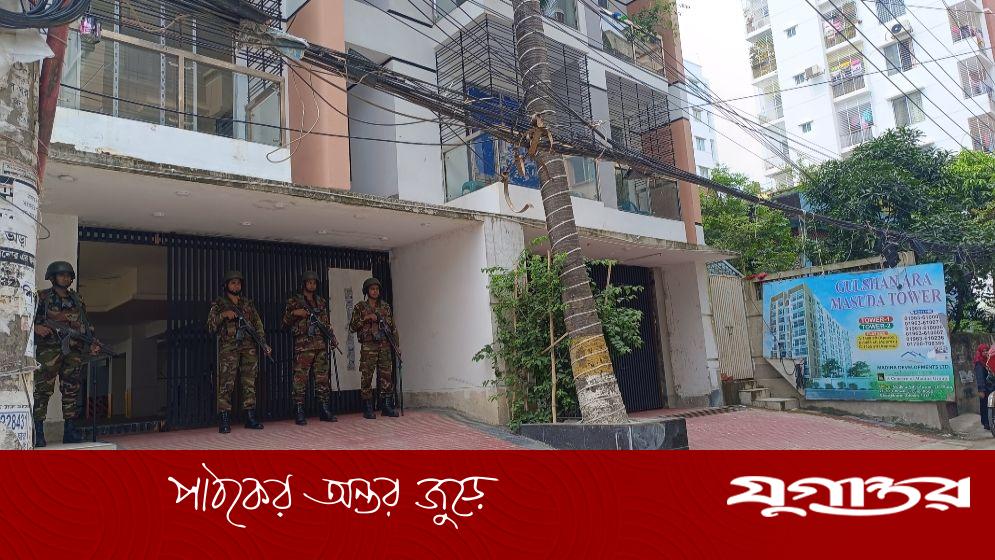 গোপন কক্ষে ৬ গাড়ি রেখেই অভিযান শেষ করলেন ম্যাজিস্ট্রেট