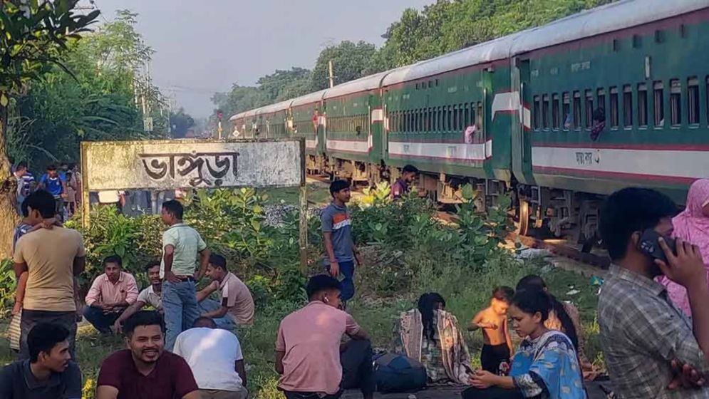 পাঁচ ঘণ্টা পর উত্তরবঙ্গের ট্রেন চলাচল স্বাভাবিক