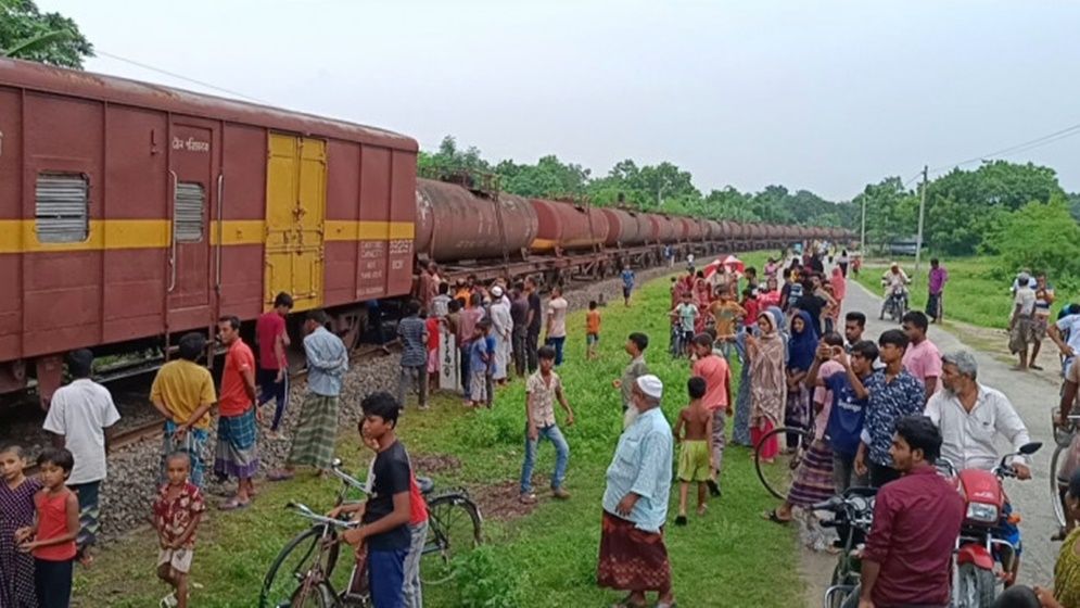 অগ্নিকাণ্ড-লাইনচ্যুতি বন্ধে রেল বরাবরই ফেল