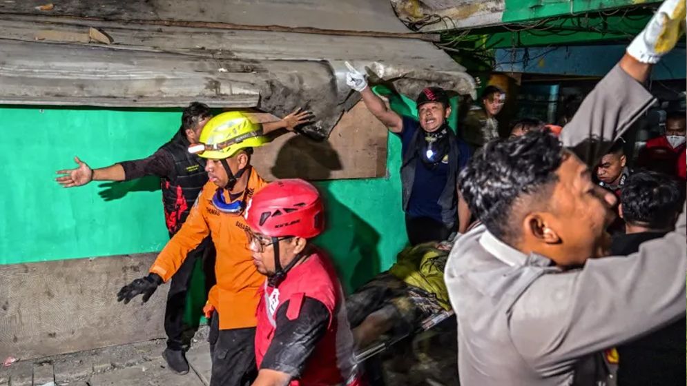 ইন্দোনেশিয়ায় একটি মাদরাসার ভবন ধসে নিহত ৩