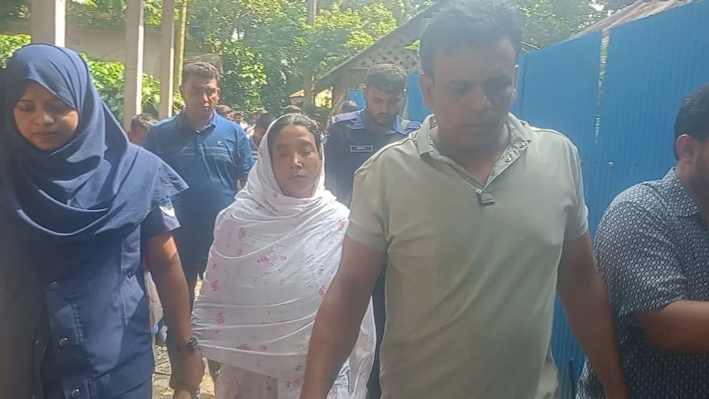 দ্বিতীয় বিয়ে করায় স্বামীকে কুপিয়ে হত্যা, স্ত্রী আটক