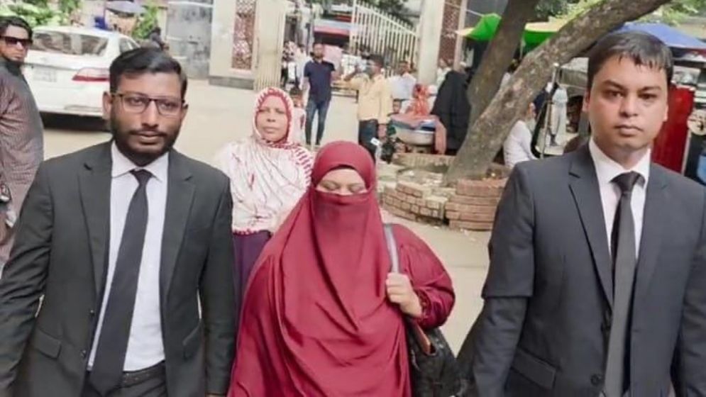 মৃত স্বামীর সম্পত্তি পেতে আদালতে দ্বিতীয় স্ত্রী