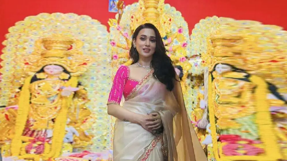 অষ্টমীতে যে রূপে ধরা দিলেন মিমি