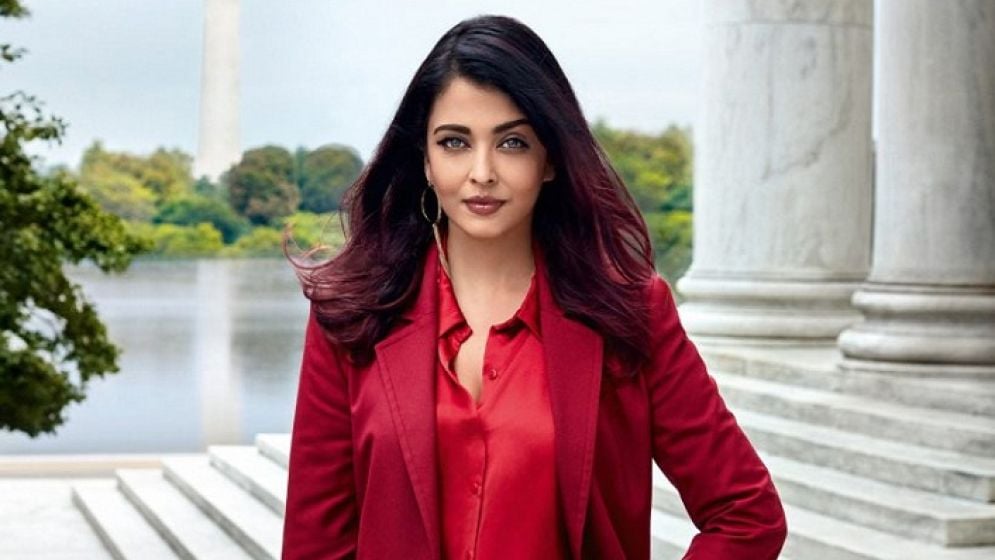 কালো শেরওয়ানিতে দ্যুতি ছড়ালেন ঐশ্বরিয়া