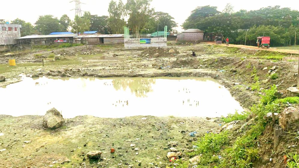 কাজ ফেলে লাপাত্তা ঠিকাদার, ভোগান্তিতে ১৫ হাজার মানুষ