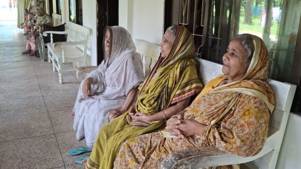 পূজায় পরিবারের সঙ্গে না থাকার আক্ষেপ