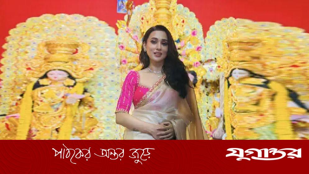অষ্টমীতে যে রূপে ধরা দিলেন মিমি