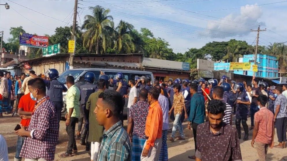 নিয়ন্ত্রণ হারিয়ে উল্টে গেল যাত্রীবাহী বাস, নিহত ৩