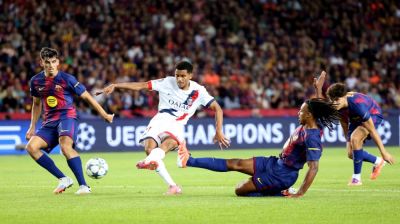 খর্বশক্তির দল নিয়ে বার্সাকে হারিয়ে রেকর্ড গড়ল পিএসজি