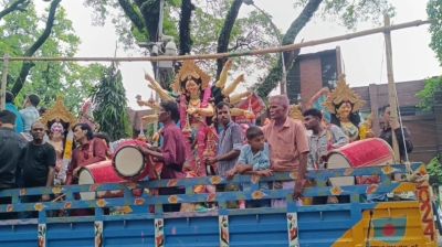 ঢাকেশ্বরী-সদরঘাটে বিজয়া শোভাযাত্রা, দেবী দুর্গার বিদায়