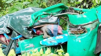 ট্রেনের ধাক্কায় অটোরিকশা আরোহী মা-মেয়ের মৃত্যু