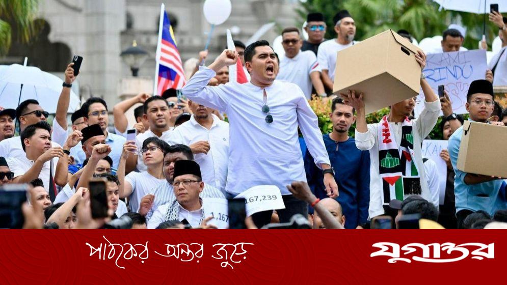 ফ্লোটিলা কর্মীদের মুক্তি না দিলে ট্রাম্পের সফর বাতিলের দাবি