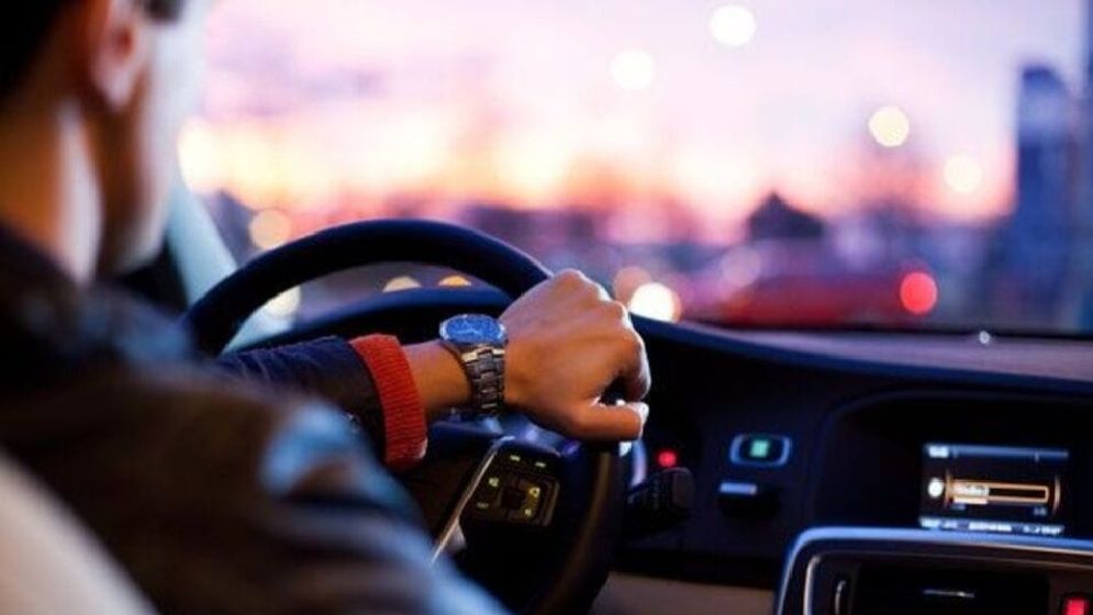 বাংলাদেশে গাড়ির স্ট্রিয়ারিং ডান দিকে থাকে কেন?