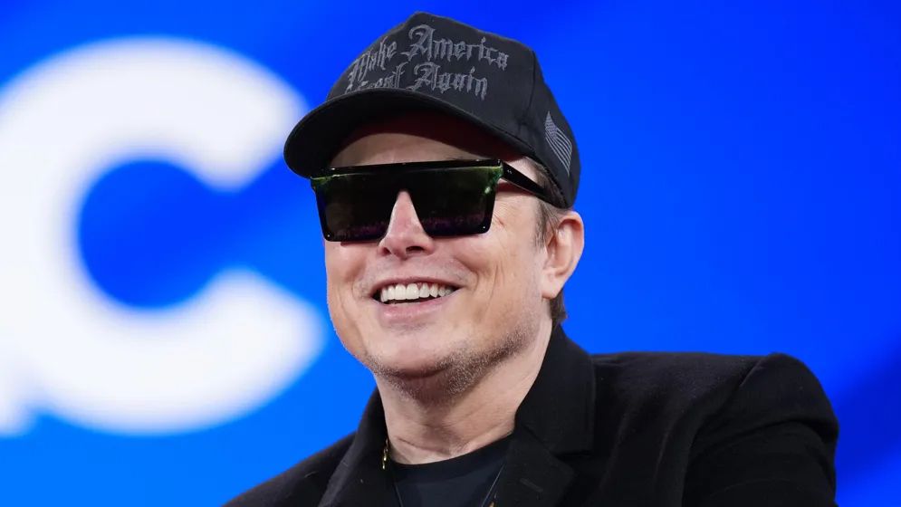 বিশ্বের প্রথম ‘হাফ ট্রিলিয়নিয়ার’ ইলন মাস্ক