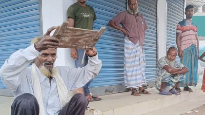 ঝাড়ফুঁক নয়, ওঝারও ভরসা ভ্যাকসিনে