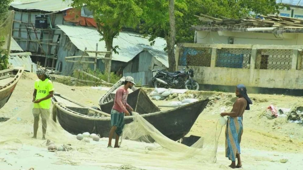 ইলিশ রক্ষায় শনিবার থেকে ২২ দিনের নিষেধাজ্ঞা, প্রস্তুত জেলেরা