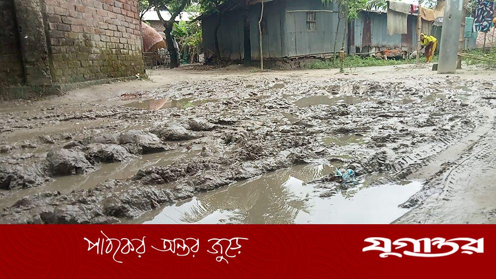 রাস্তায় চলতে কাঁদছে মানুষ, কথা রাখেনি কেউ