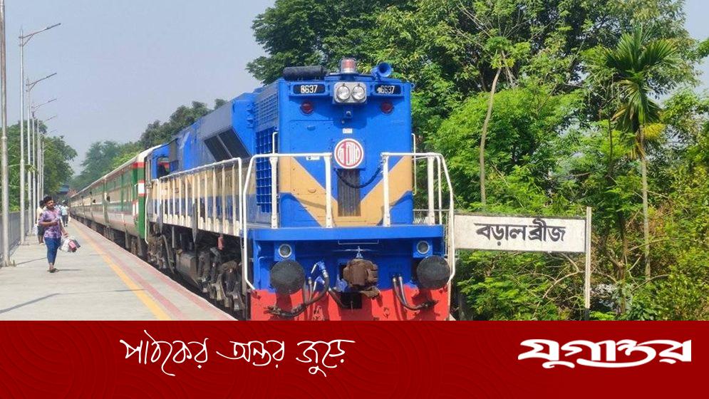 সময়ের আগেই ছাড়ল ধূমকেতু এক্সপ্রেস, হাত হারালেন নারীযাত্রী
