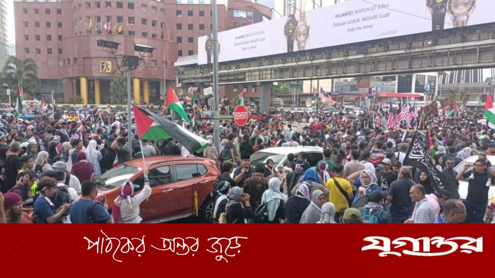 কুয়ালালামপুরে ইসরাইলবিরোধী সমাবেশ, বৃষ্টিতেও মানুষের ঢল