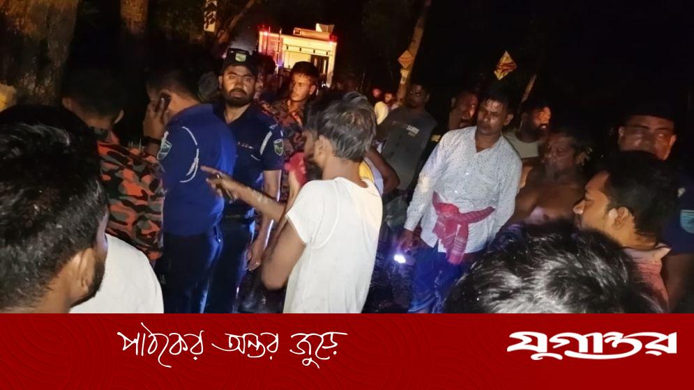 রাজৈরে যাত্রীবাহী বাস খাদে পড়ে নিহত ১