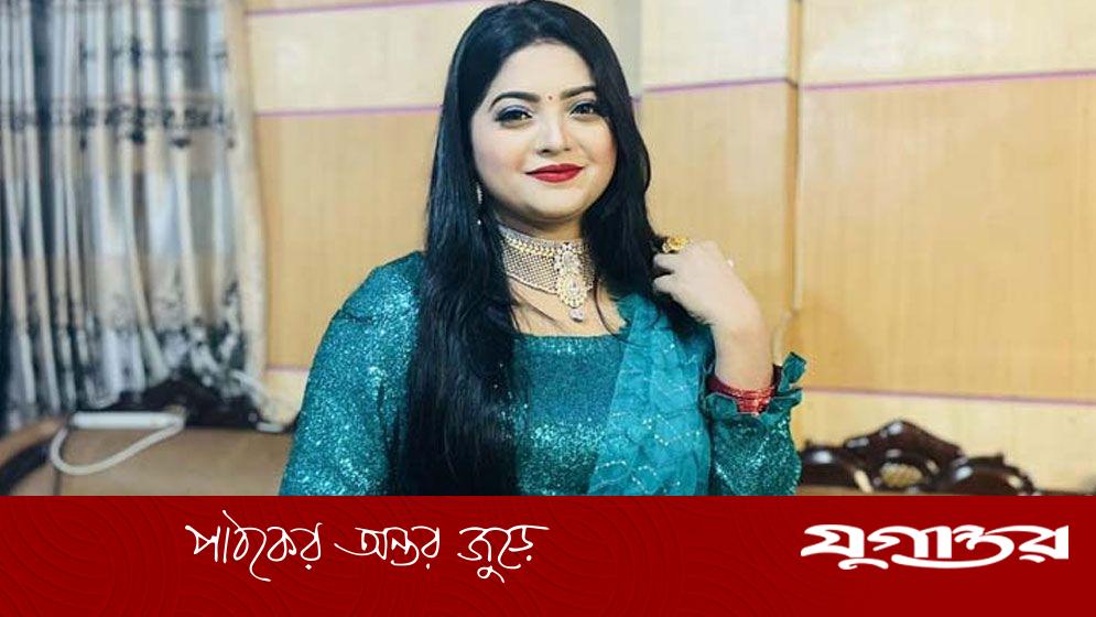যুগের সঙ্গে তাল মিলিয়ে কাজ করতে হবে