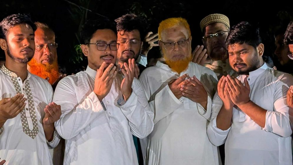 আবরার ফাহাদের কবরের পাশে দাঁড়িয়ে কান্নায় ভেঙে পড়লেন ভিপি সাদিক কায়েম