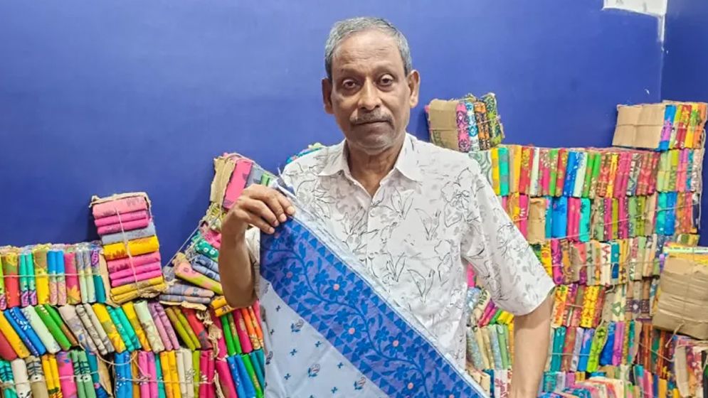 ভারত–বাংলাদেশ টানাপোড়েনে বারাণসীর শাড়ি ব্যবসায় ধস