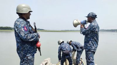 মা ইলিশ রক্ষায় ১৭টি যুদ্ধজাহাজ মোতায়েন