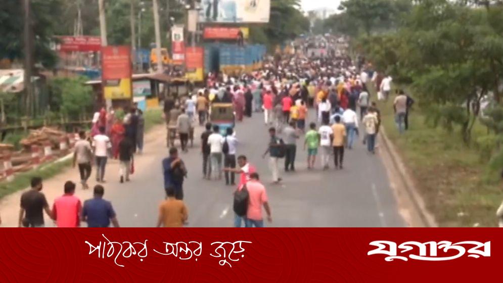 সড়ক ছাড়লেন ইসলামী ব্যাংকের চাকরিচ্যুত কর্মীরা, যান চলাচল স্বাভাবিক