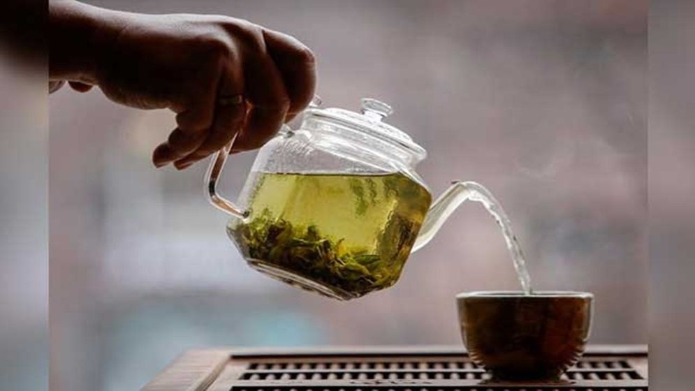 চেহারায় তারুণ্য ধরে রাখে যেসব চা