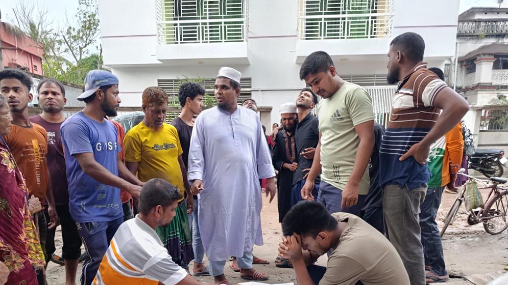 নির্মাণাধীন ১০তলা ভবন থেকে পড়ে যুবকের মৃত্যু