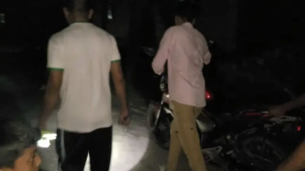 অবৈধ বালু উত্তোলন নিয়ে দুপক্ষের সংঘর্ষ-গোলাগুলি