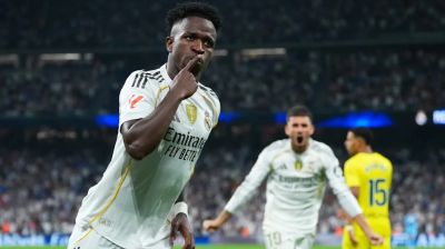 ব্রাজিলে ফেরার আগে বার্সার শ্রেষ্ঠত্ব রিয়ালের হাতে তুলে দিলেন ভিনি